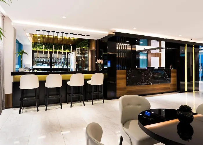 伊塔科洛米酒店
